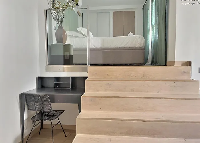 Parisian Home L Montmartre