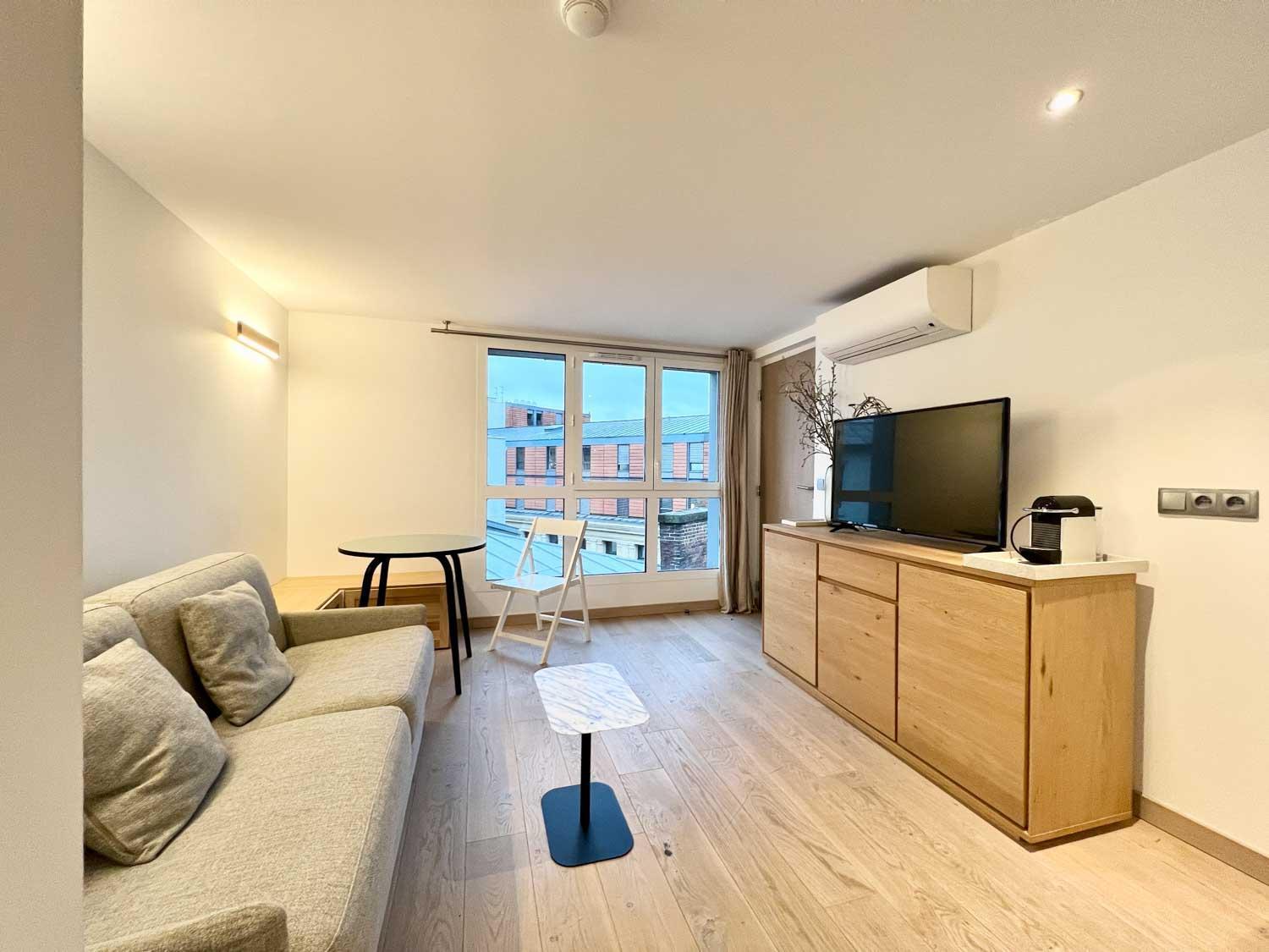 Parisian L Montmartre Apartment