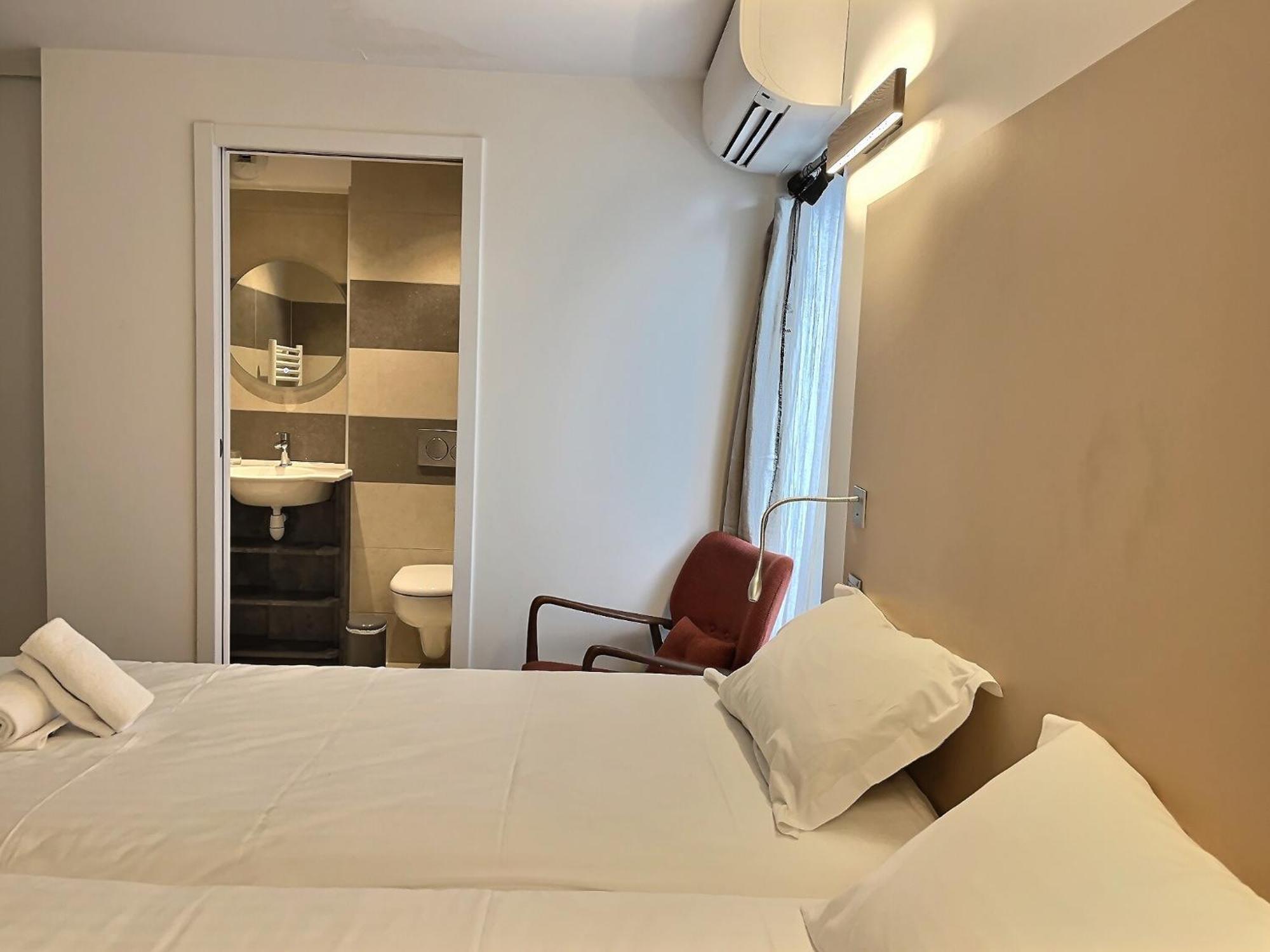 Parisian L Montmartre Apartment