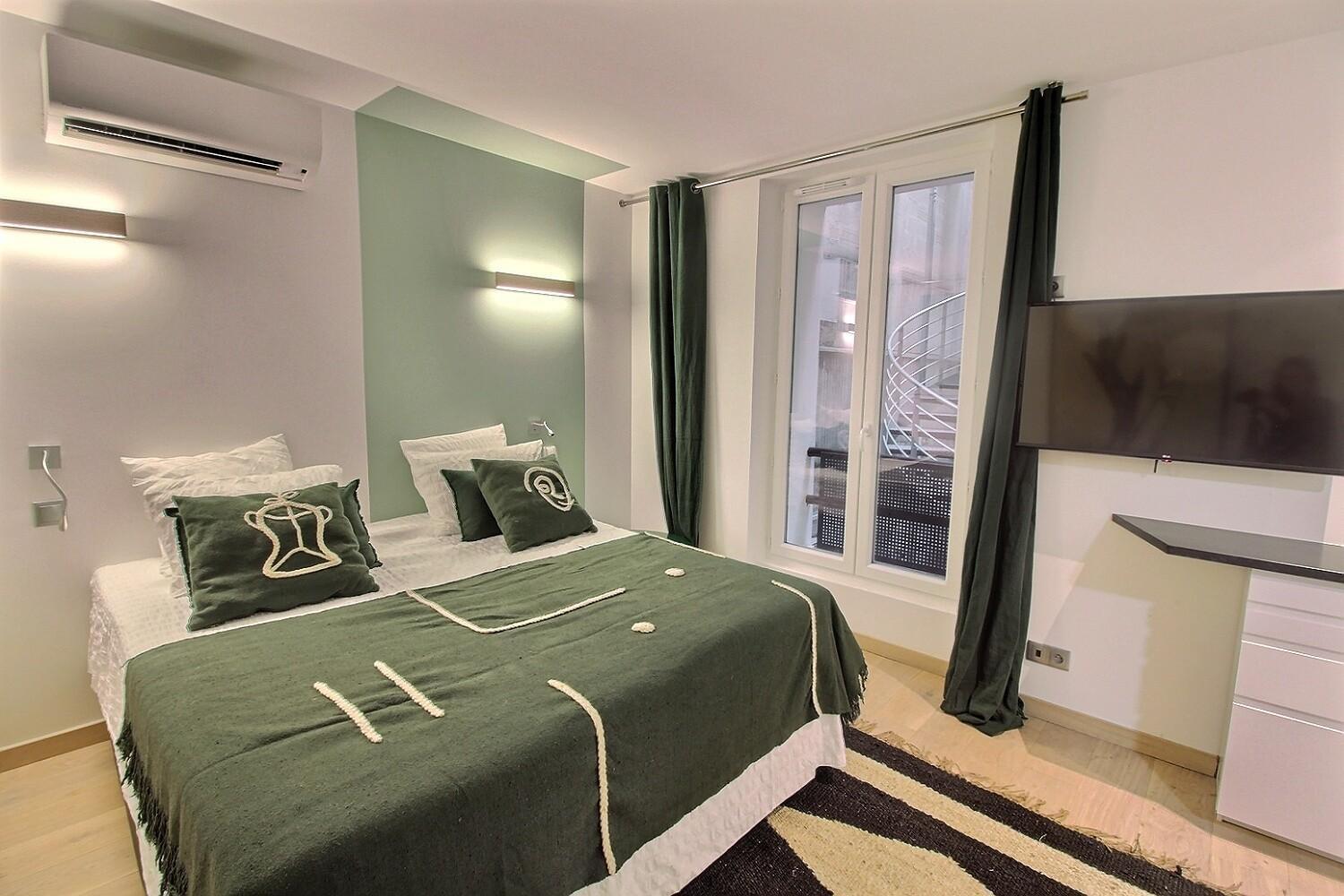 Apartment Parisian L Montmartre Paris