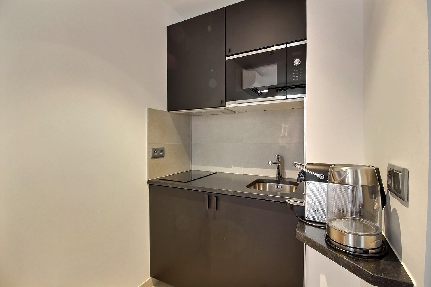 Parisian L Montmartre Apartment *