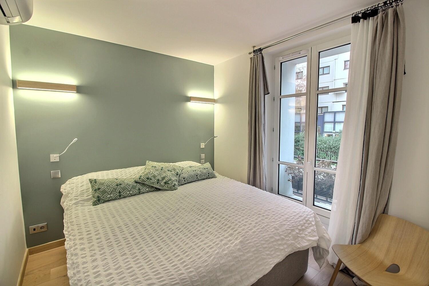 Parisian L Montmartre Apartment