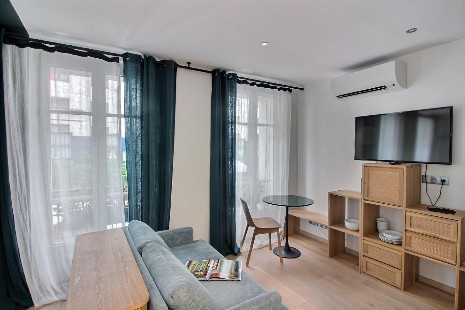 Parisian L Montmartre Apartment *