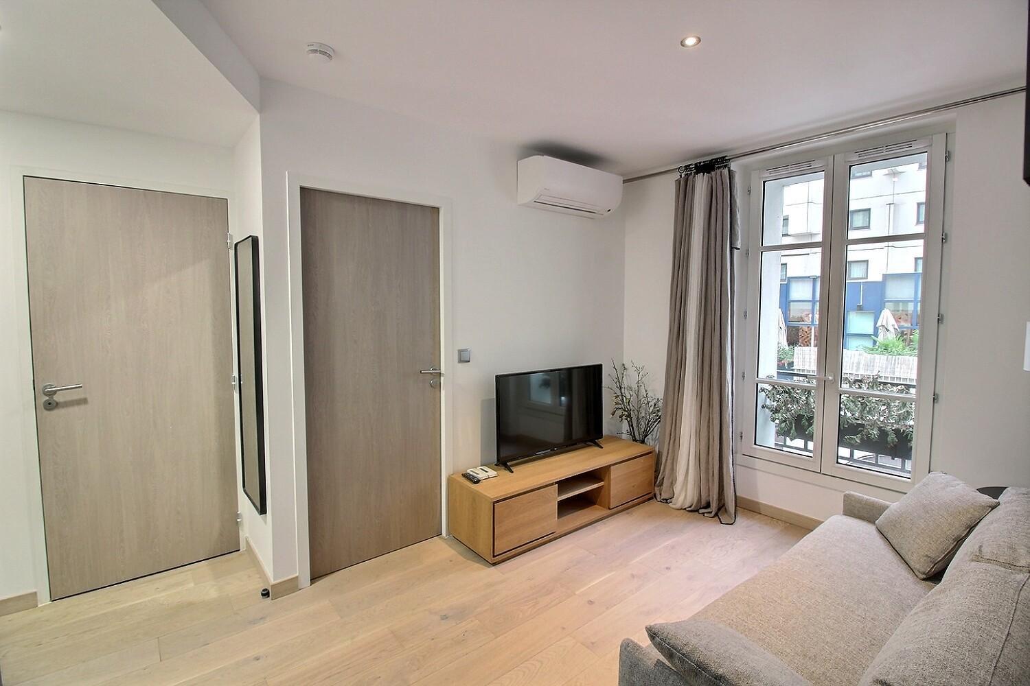 Parisian L Montmartre Apartment *