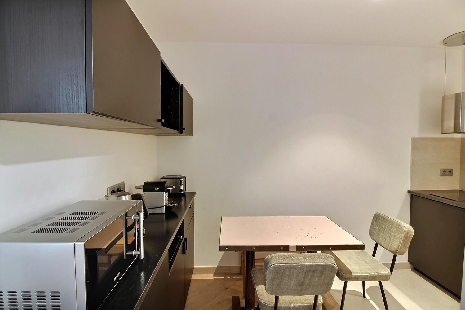 Parisian L Montmartre Apartment *